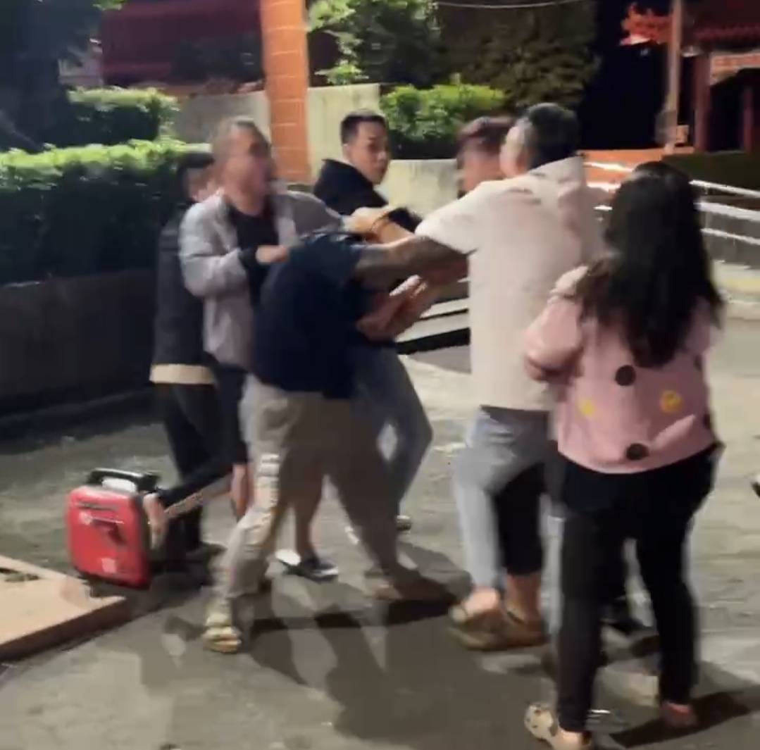 草屯夜市爭風吃醋 在神明面前鬥毆
