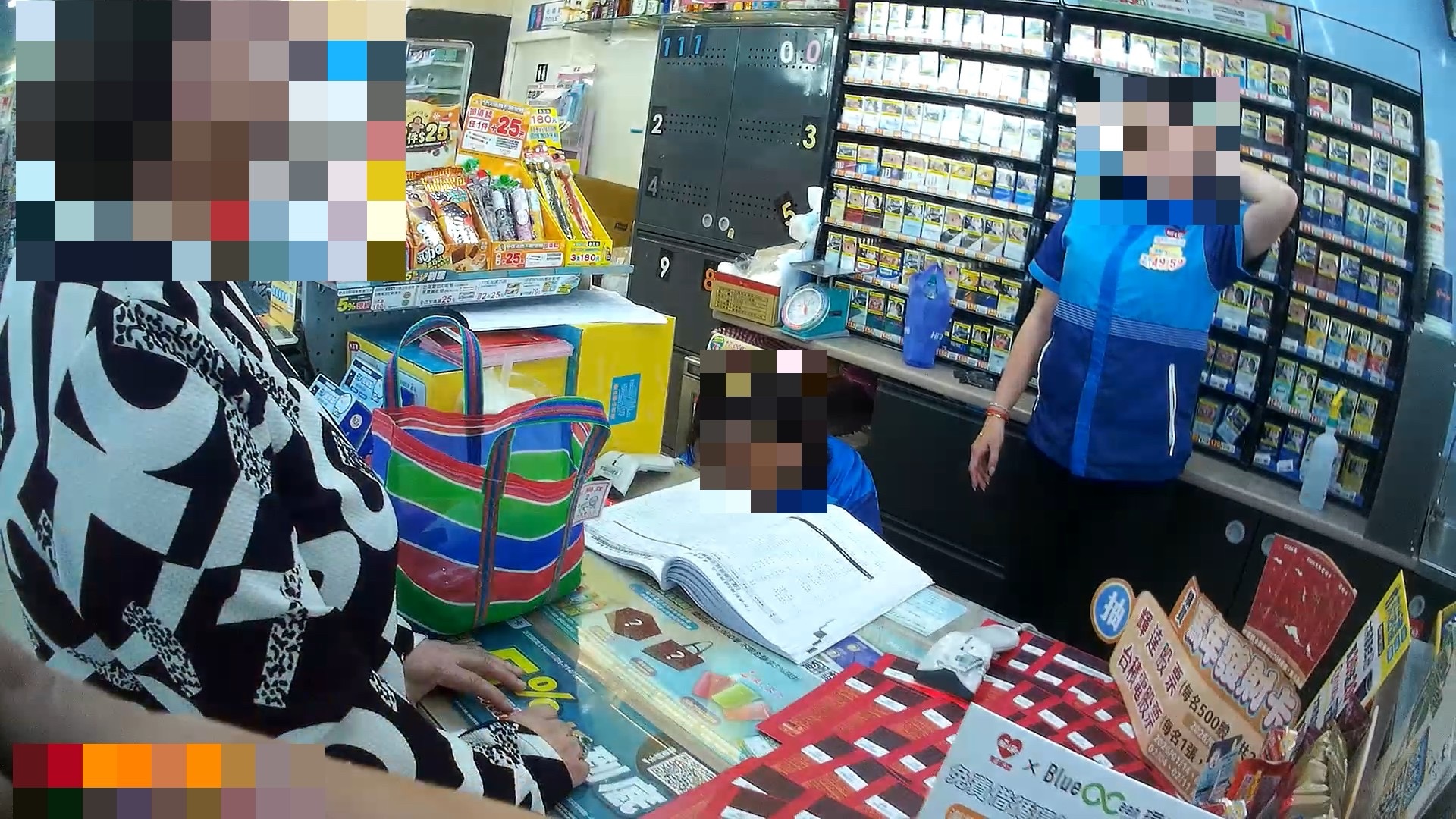 店員眼力！六旬婦為愛沖昏頭 二度上門急買APPLE點數見外國男友！機警店員通報警即時阻詐