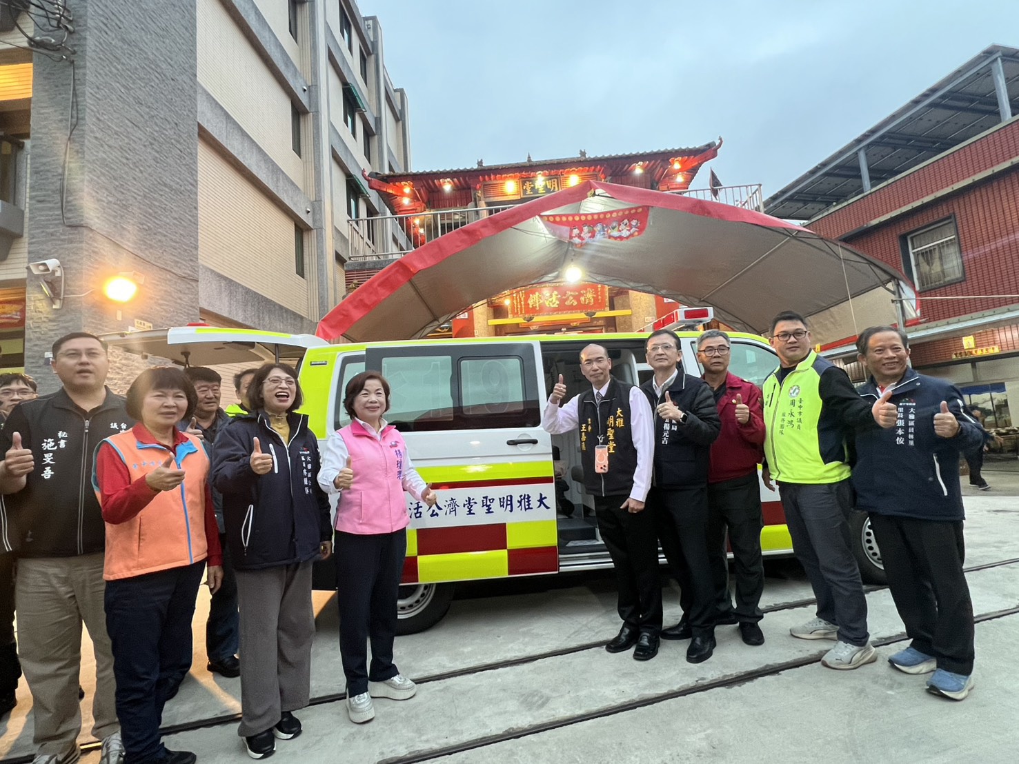 大雅明聖堂募集經費捐贈救護車 中市消防局：感謝信眾及市民義舉溫暖人心